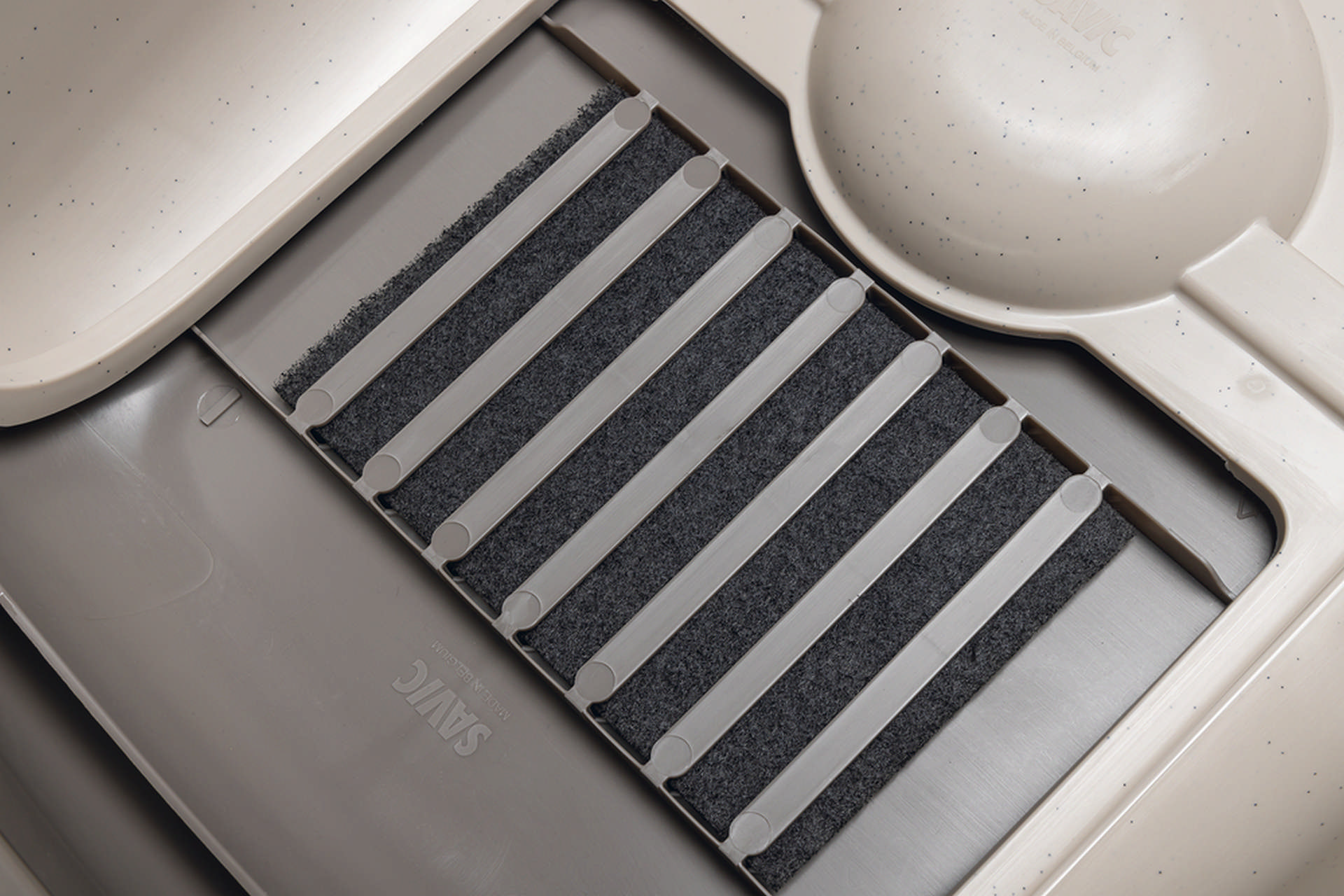 1142479_beeztees-kapali-kedi-tuvaleti-koku-filtreli-bej-gri-56x39x39cm-kapal-kedi-tuvalet-kab-beeztees-23617-46-B.jpg Beeztees Kapalı Kedi Tuvaleti, Koku Filtreli, Bej Gri, 56x39x39cm - Görsel 5