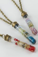 Sulu Çiçek Fanus Canlı Kolye-Antik