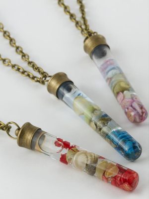 Sulu Çiçek Fanus Canlı Kolye-Antik