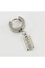 Jilet Figürlü Çelik Erkek Küpe 1 Adet-Gümüş Rengi - Görsel 2