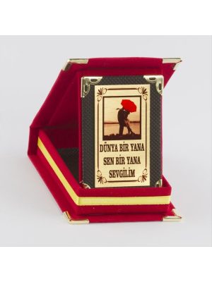 Dünya Bir Yana Sen Bir Yana Sevgilim Plaketi-Kırmızı