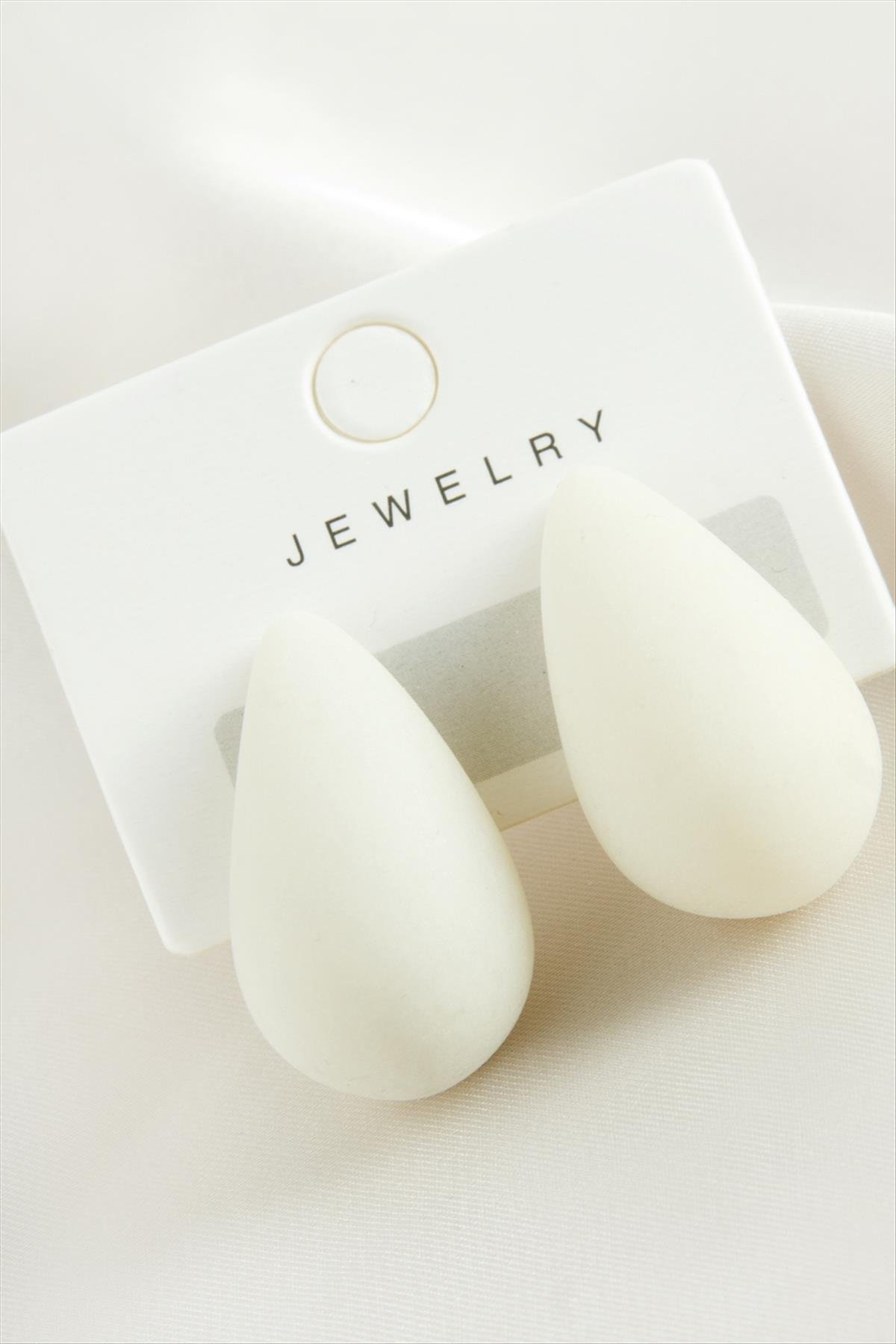 1206061_damla-plastik-kupe-5a6469.jpg Damla Plastik Küpe-Beyaz - Görsel 1