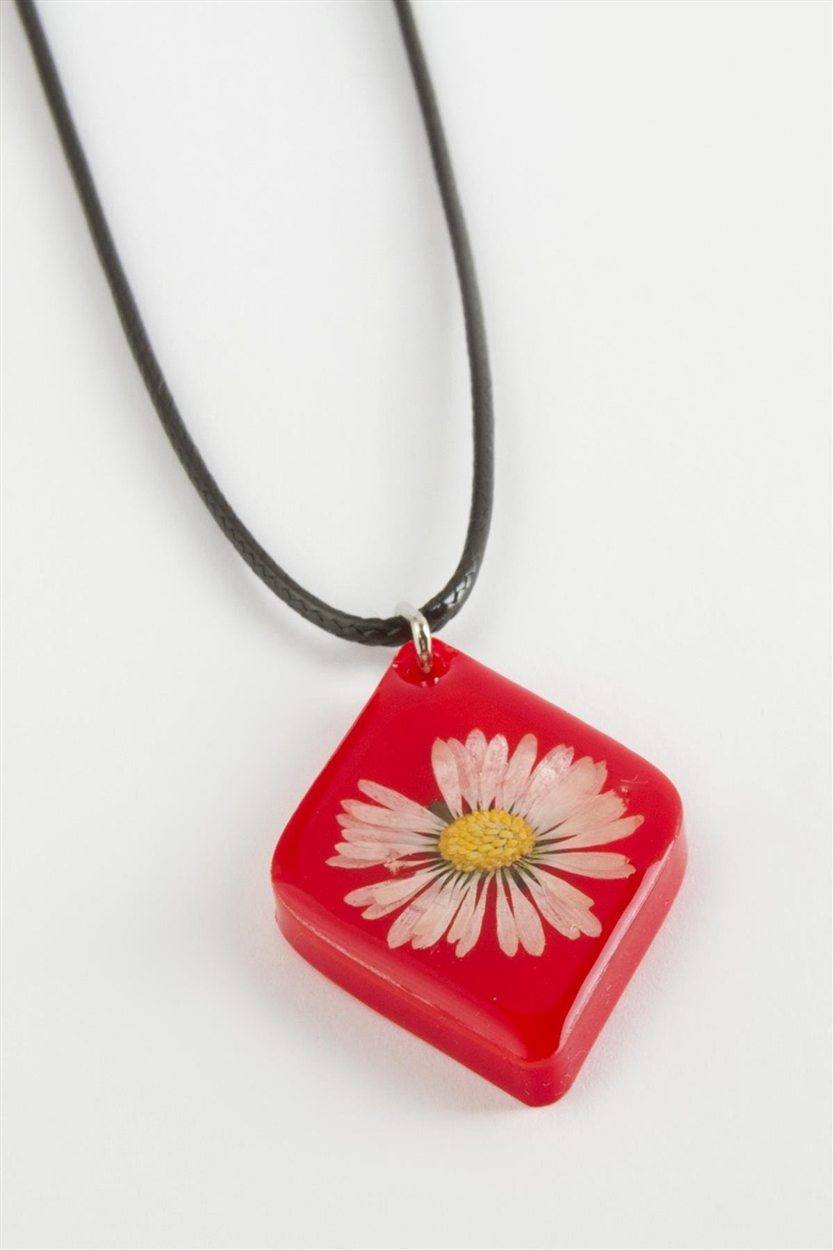 1206234_papatya-koseli-epoksi-kolye-8b71-4.jpg Papatya Köşeli Epoksi Kolye-Kırmızı - Görsel 2