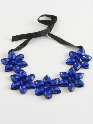 Çiçek Taşlı Yaka Kolye-Gümüş Rengi