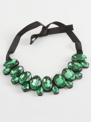 Oval Taşlı Yaka Kolye-Kırmızı