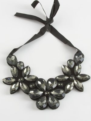 Çiçek Taşlı Yaka Kolye-Gümüş Rengi