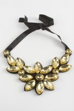 Çiçek Taşlı Yaka Kolye-Sarı - Görsel 2