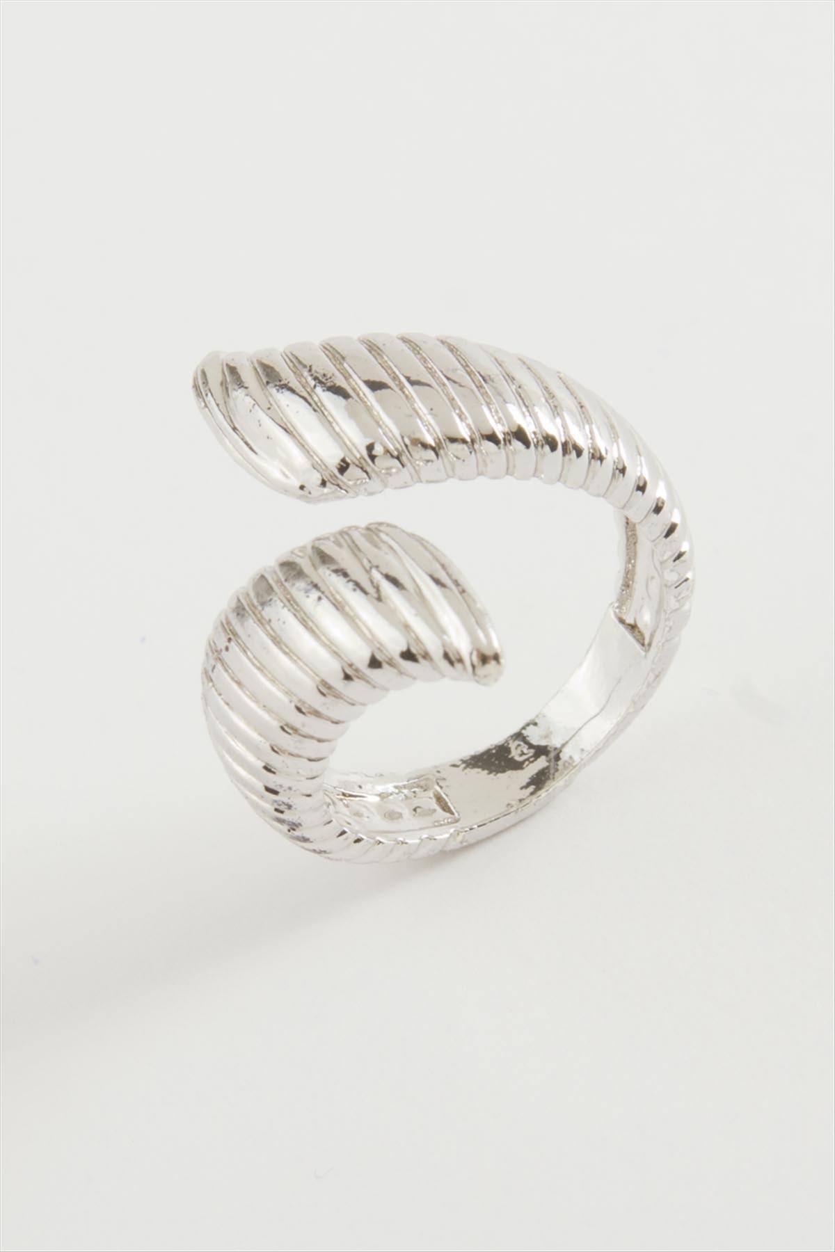 1207151_oval-cizgili-metal-yuzuk-74d3-c.jpg Oval Çizgili Metal Yüzük-Gümüş Rengi - Görsel 2