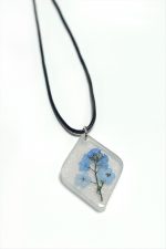 Unutmabeni Çiçeği Baklava Dilimli Epoksi Kolye-Beyaz