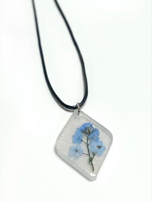 Unutmabeni Çiçeği Baklava Dilimli Epoksi Kolye-Beyaz