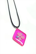 Kartopu Çiçeği Baklava Dilimli Epoksi Kolye-Pembe - Görsel 3