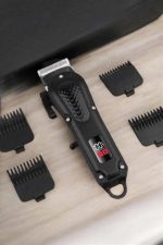 Suya Dayanıklı Tıraş Makinesi Keskin Bıçaklı Dijital Göstergeli Şarjlı - Görsel 2