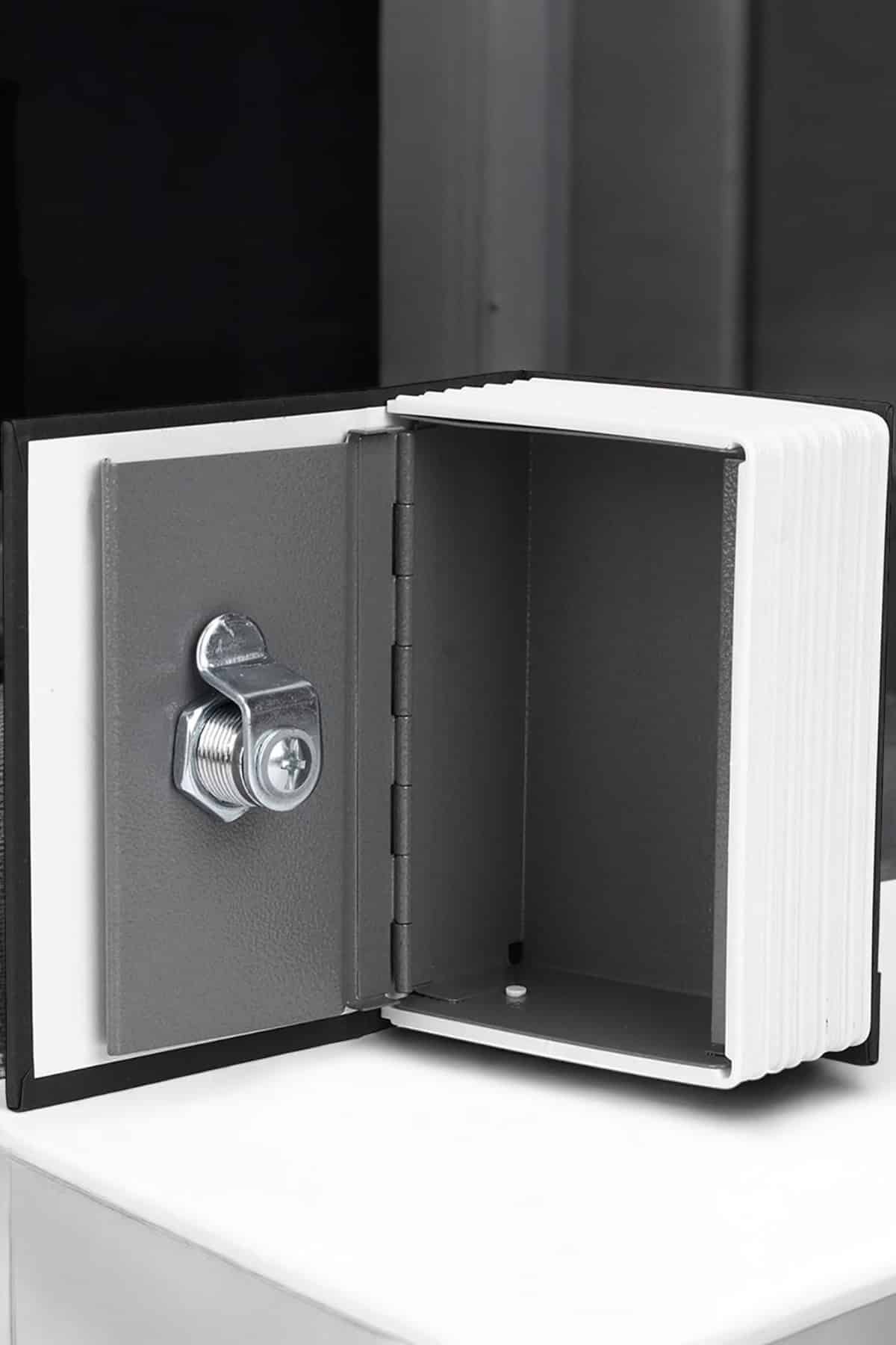 1215873_WhatsApp-Gorsel-2025-01-14-saat-20.20.02_e1c72685-Photoroom.jpg Gizli Kasa Kitap Görünümlü Anahtarlı Çelik Mini Kasa - Görsel 1