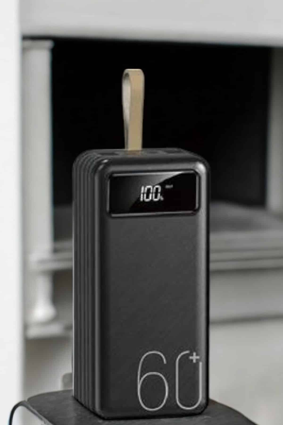 1215925_WhatsApp-Gorsel-2025-01-11-saat-02.22.29_da5b10cd-Photoroom.jpg Powerbank 60.000 MAH 4 Portlu Uzun Şarj Süreli Dijital Göstergeli - Görsel 3