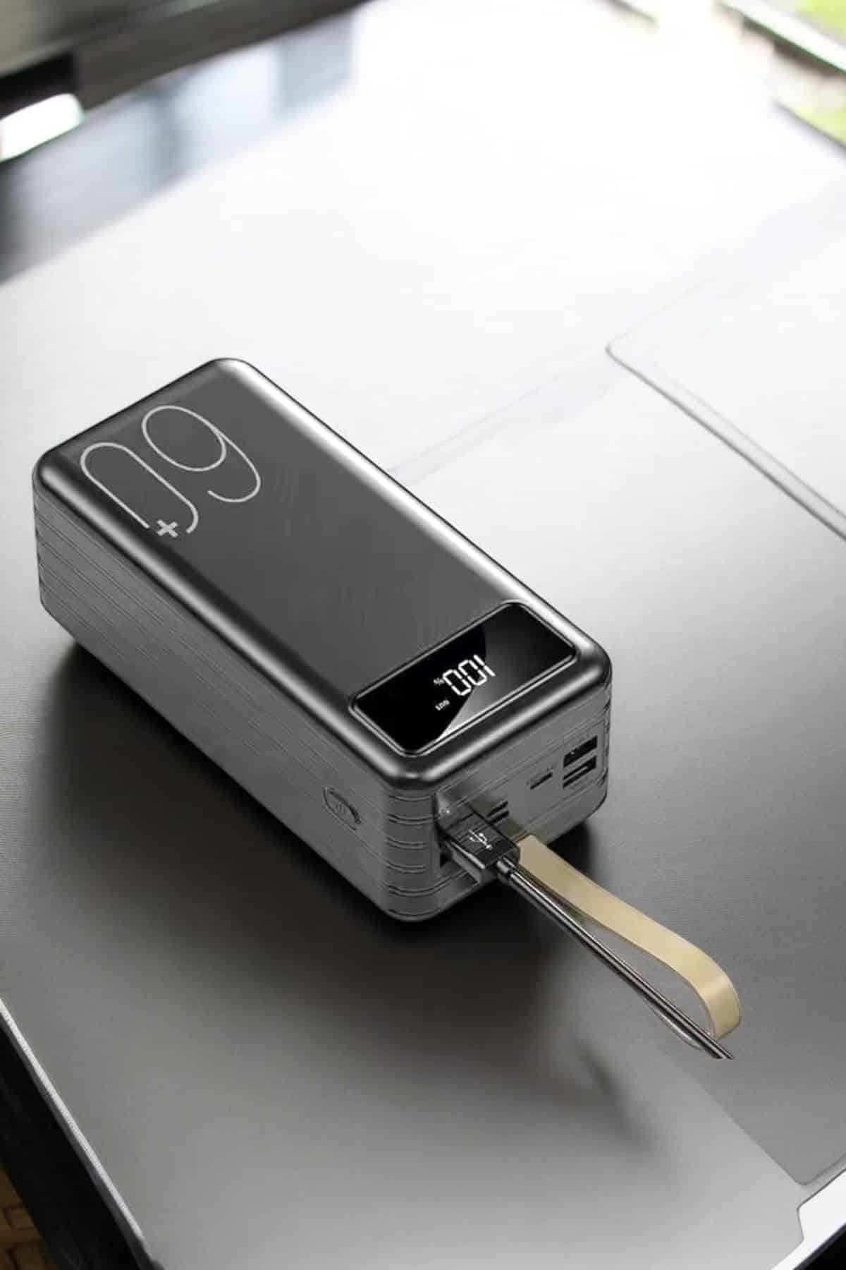 1215926_WhatsApp-Gorsel-2025-01-11-saat-02.22.30_7034f628-Photoroom.jpg Powerbank 60.000 MAH Dijital Göstergeli 4 Portlu Taşınabilir - Görsel 3