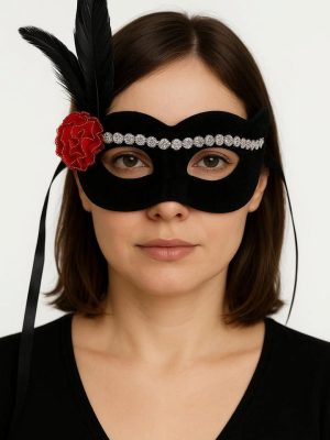 Siyah Renk Süet Kaplama Gümüş Dantelli Kırmızı Gül Tasarımlı Parti Maskesi 18x20 cm