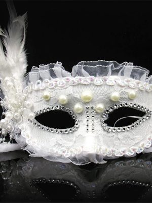 Beyaz Renk Yandan Tüylü İnci İşlemeli Taşlı Dantelli Parti Maskesi 17x12 cm