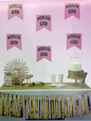 Pembe Üzeri Gümüş Renk Hoşgeldin Kızım Bayrak Süs