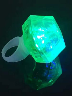 Kristal Tasarımlı Led Glow Işıklı 3 Modlu Yeşil Yüzük 3.5 x 5 cm