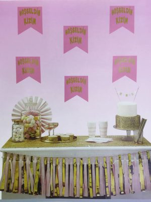 Pembe Üzeri Altın Hoşgeldin Kızım Flama Süs