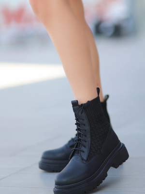 Utag Siyah Cilt Bağcıklı Bot (Numara: 39)