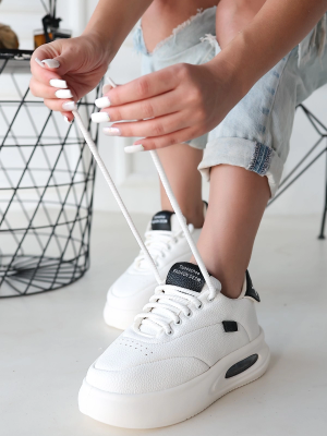 Chris Beyaz Cilt Siyah Detaylı Bağcıklı Spor Ayakkabı (Numara: 39)