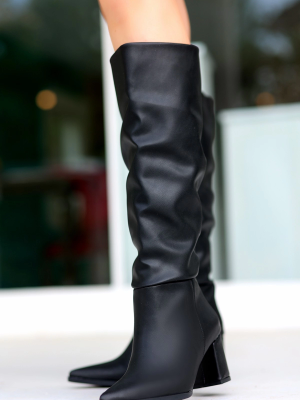 Roksa Siyah Cilt Topuklu Çizme (Numara: 38)
