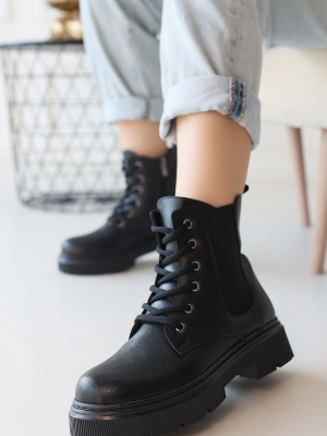 Daum Siyah Cilt Bağcıklı Bot (Numara: 39)