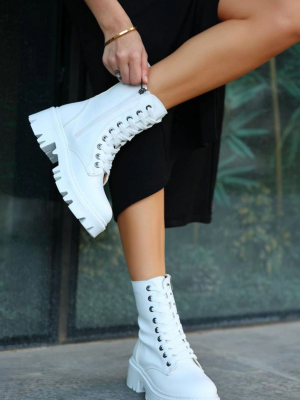 Flona Beyaz Cilt Bağcıklı Bot (Numara: 39)