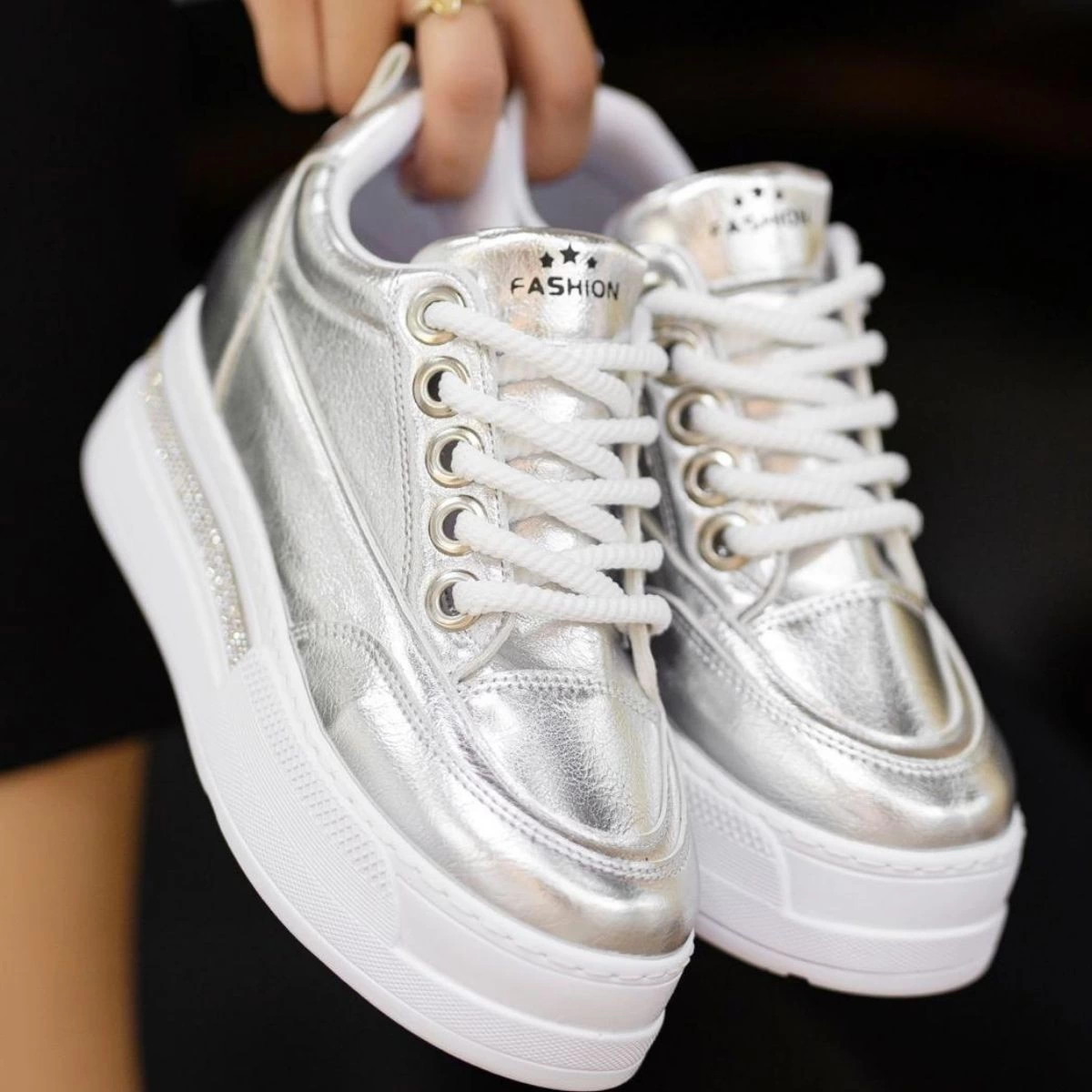 1229135_lulu-gumus-rugan-bagcikli-spor-ayakkabi-478626354-sw1200sh1200.png Lulu Gümüş Rugan Bağcıklı Spor Ayakkabı (Numara: 36) - Görsel 4