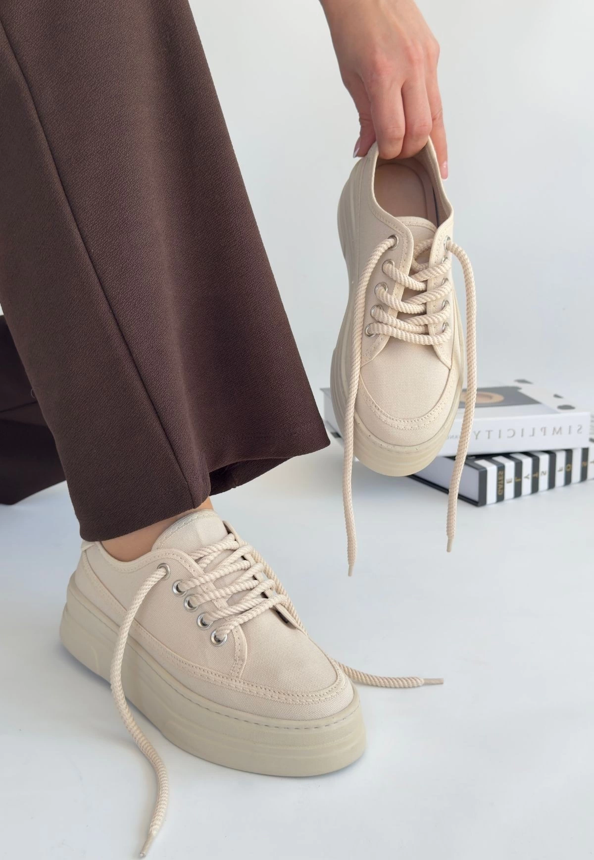 1229853_carin-bej-keten-bagcikli-spor-ayakkabi-370829862-sw1200sh1736.png Carin Bej Keten Bağcıklı Spor Ayakkabı (Numara: 36) - Görsel 3