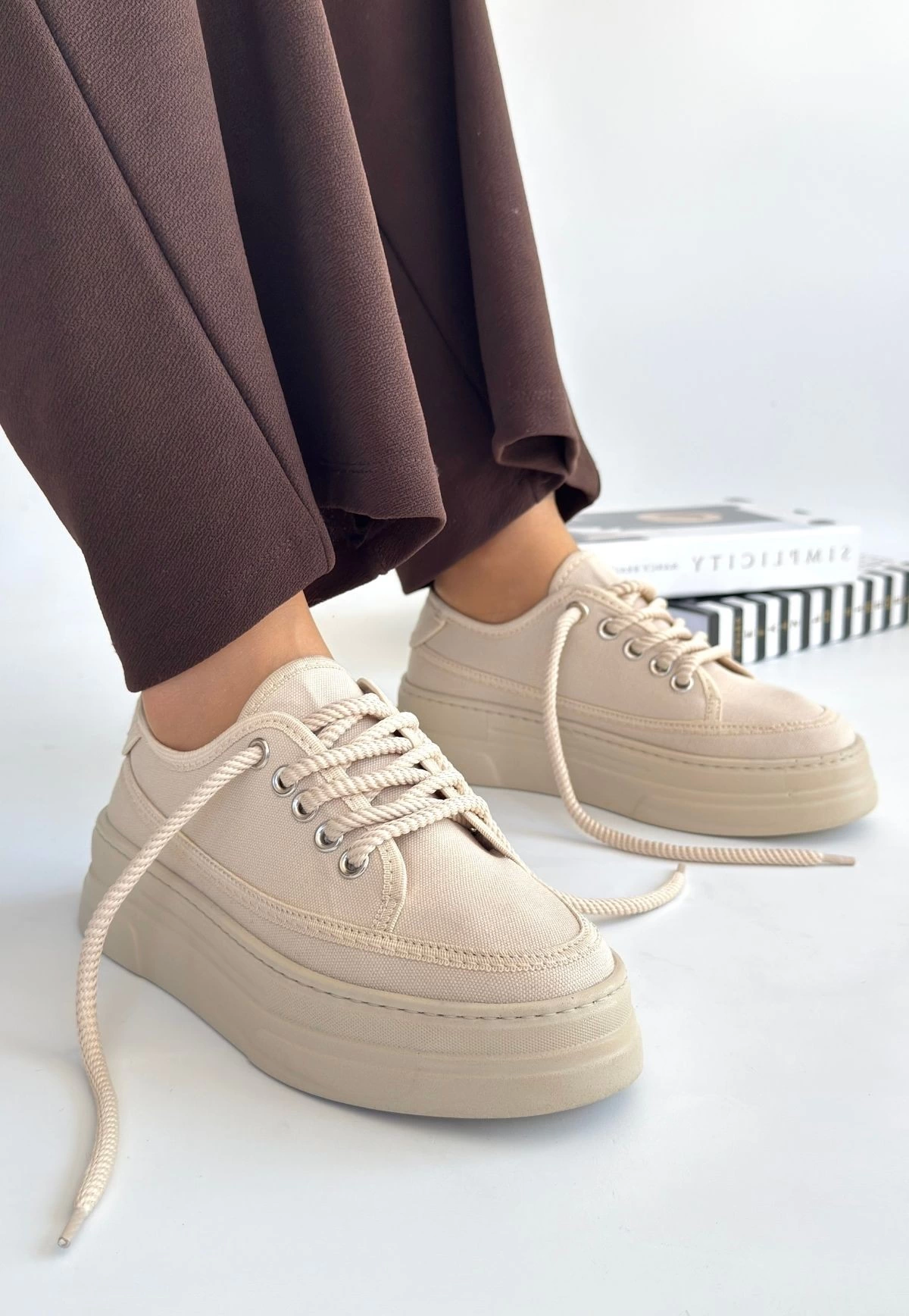 1229855_carin-bej-keten-bagcikli-spor-ayakkabi-161894939-sw1200sh1736.png Carin Bej Keten Bağcıklı Spor Ayakkabı (Numara: 38) - Görsel 1