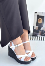 Minna Beyaz Cilt Dolgu Topuk Sandalet (Numara: 38) - Görsel 3