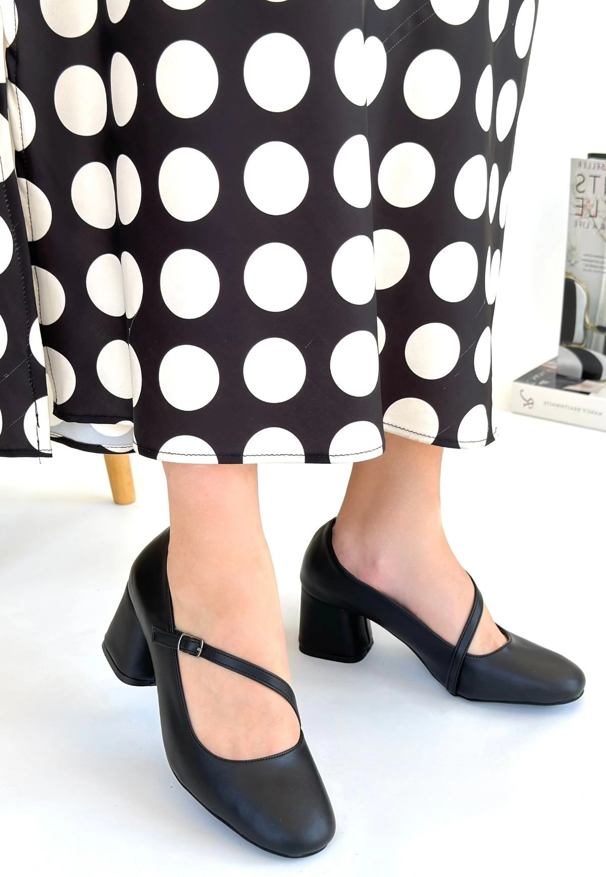 1230366_kier-siyah-cilt-topuklu-ayakkabi-159323275-sw1200sh1736.png Kier Siyah Cilt Topuklu Ayakkabı (Numara: 40) - Görsel 1