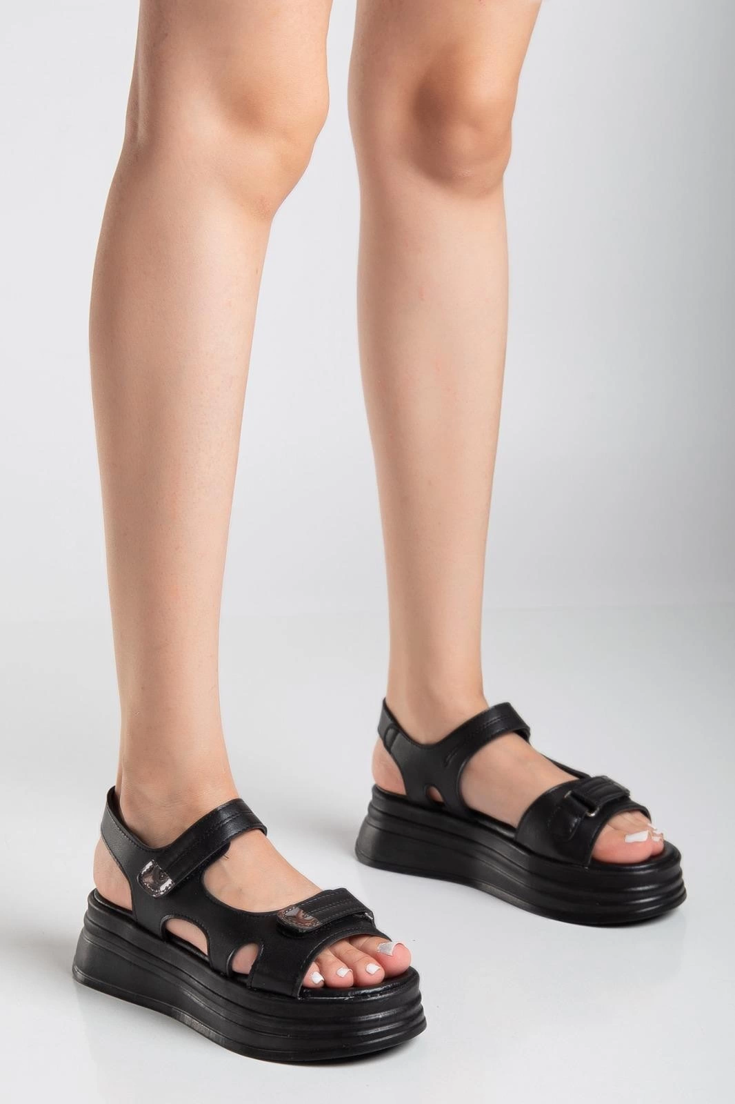 1230517_saide-siyah-cilt-cirt-cirtli-sandalet-132149099-sw1066sh1600.png Saide Siyah Cilt Cırt Cırtlı Sandalet (Numara: 39) - Görsel 1