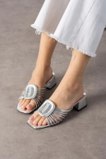 Anca Gümüş Rugan Topuklu Terlik (Numara: 37)