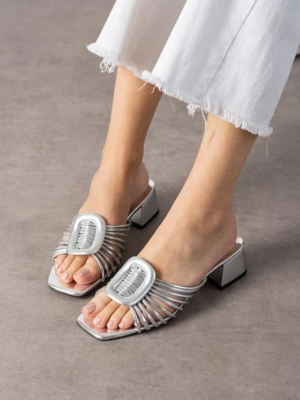 Anca Gümüş Rugan Topuklu Terlik (Numara: 37)