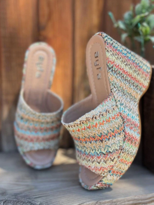 Tlay Kilim Desenli Dolgu Topuk Terlik (Numara: 38)