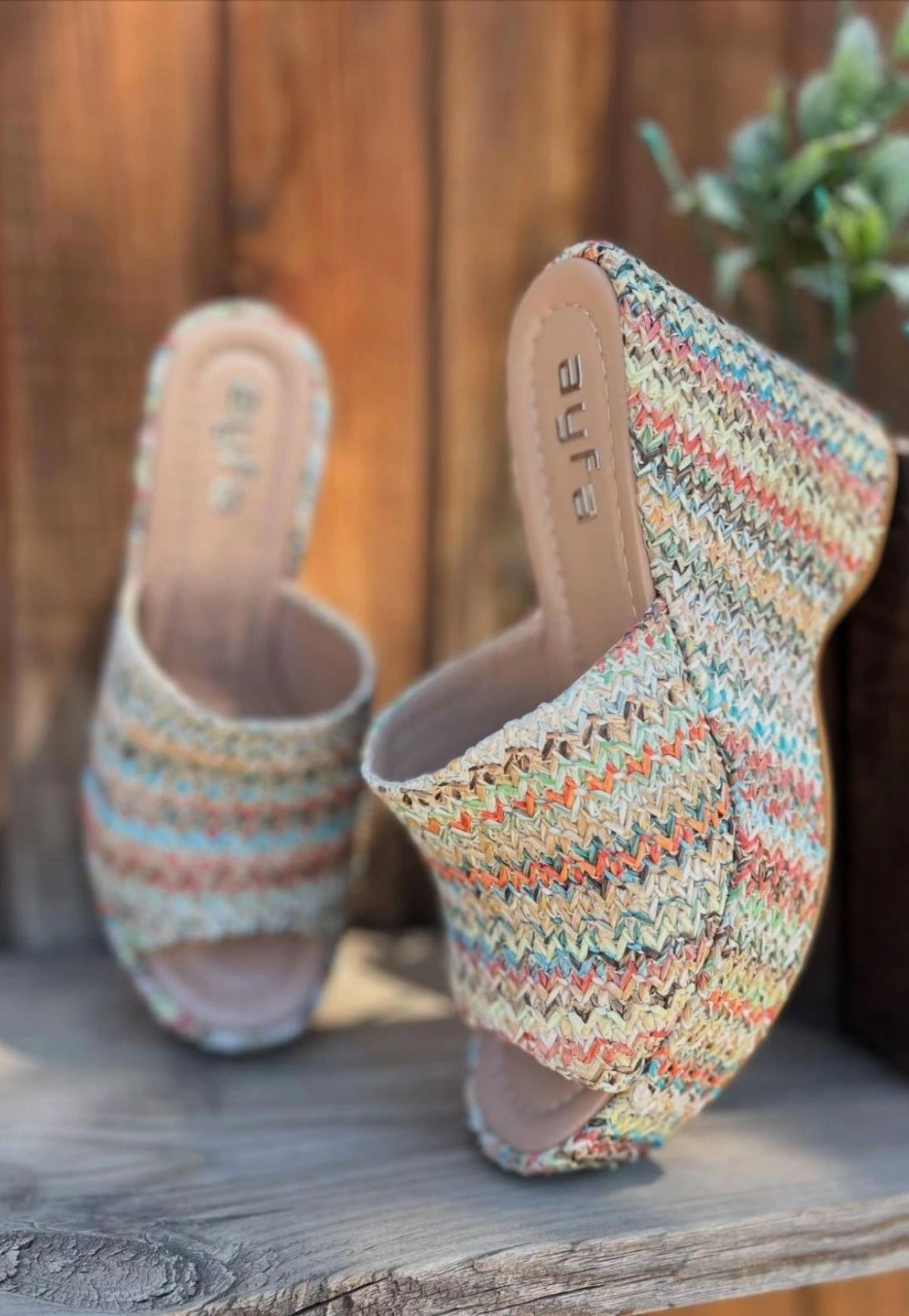 1231137_tlay-kilim-desenli-dolgu-topuk-terlik-158508381-sw1200sh1736.png Tlay Kilim Desenli Dolgu Topuk Terlik (Numara: 40) - Görsel 1