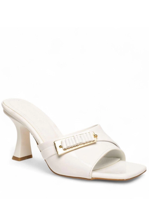 Sief Beyaz Rugan Topuklu Terlik (Numara: 37)