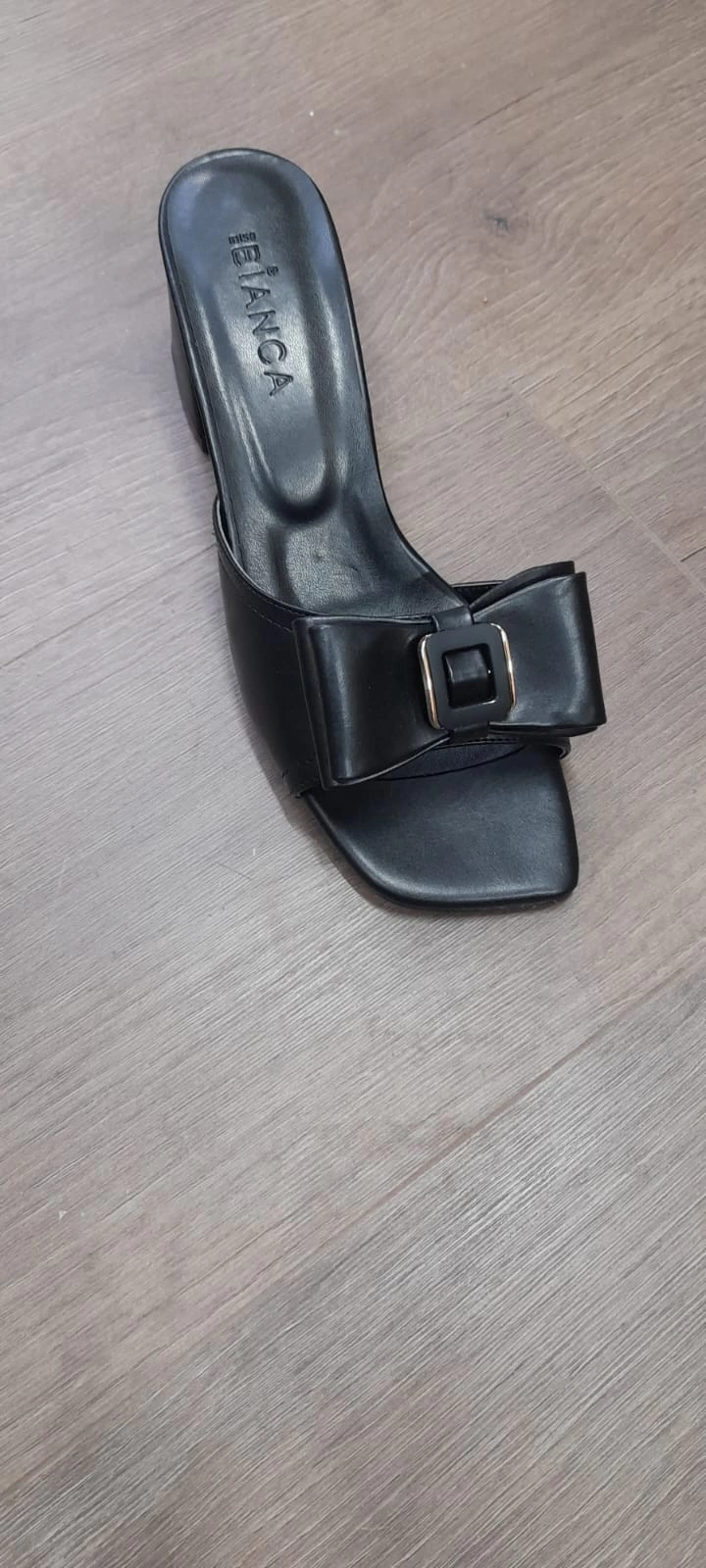 1231345_veor-siyah-cilt-topuklu-terlik-141987336-sw720sh1600.png Veor Siyah Cilt Topuklu Terlik (Numara: 38) - Görsel 1