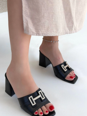 Erew Siyah Cilt Topuklu Terlik (Numara: 39)