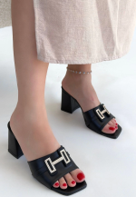 Erew Siyah Cilt Topuklu Terlik (Numara: 40)