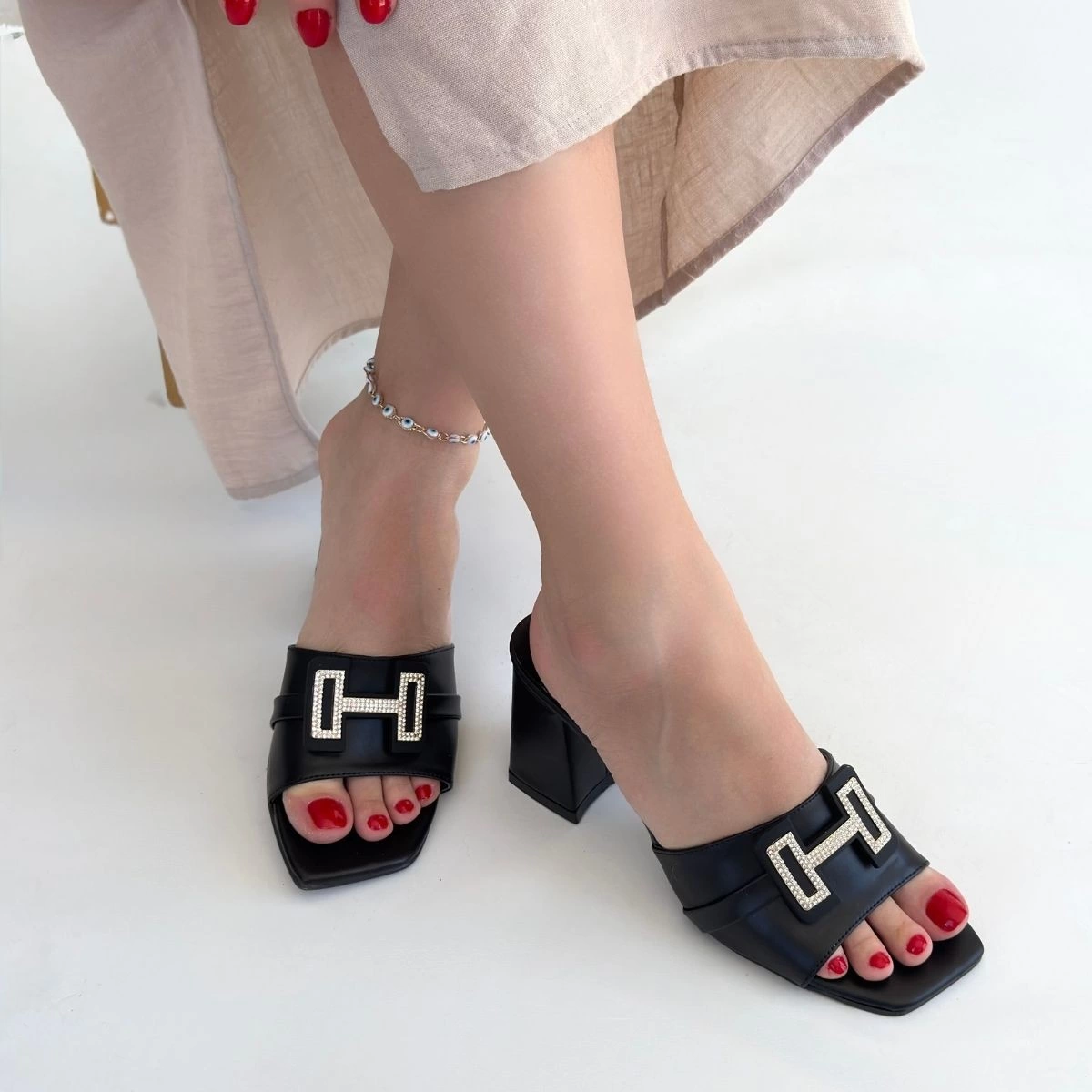 1231431_erew-siyah-cilt-topuklu-terlik-442709469-sw1200sh1200.png Erew Siyah Cilt Topuklu Terlik (Numara: 40) - Görsel 4