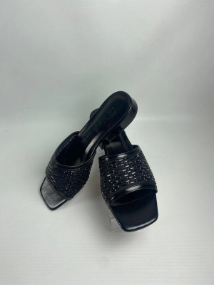 Ortu Siyah Cilt İşlemeli Terlik (Numara: 37)