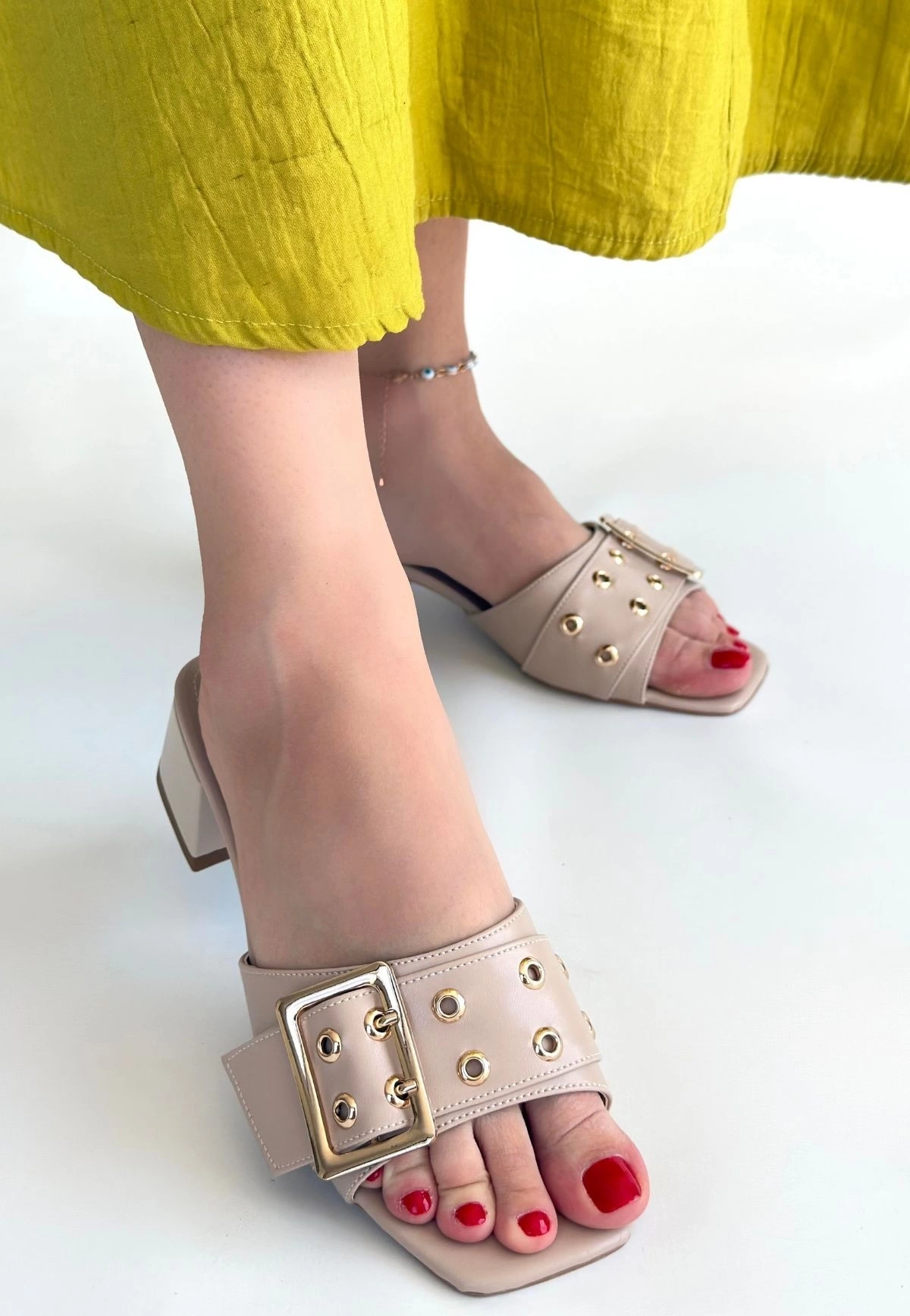 1231630_ciey-bej-cilt-topuklu-terlik-181527779-sw1200sh1736.png Ciey Bej Cilt Topuklu Terlik (Numara: 36) - Görsel 1