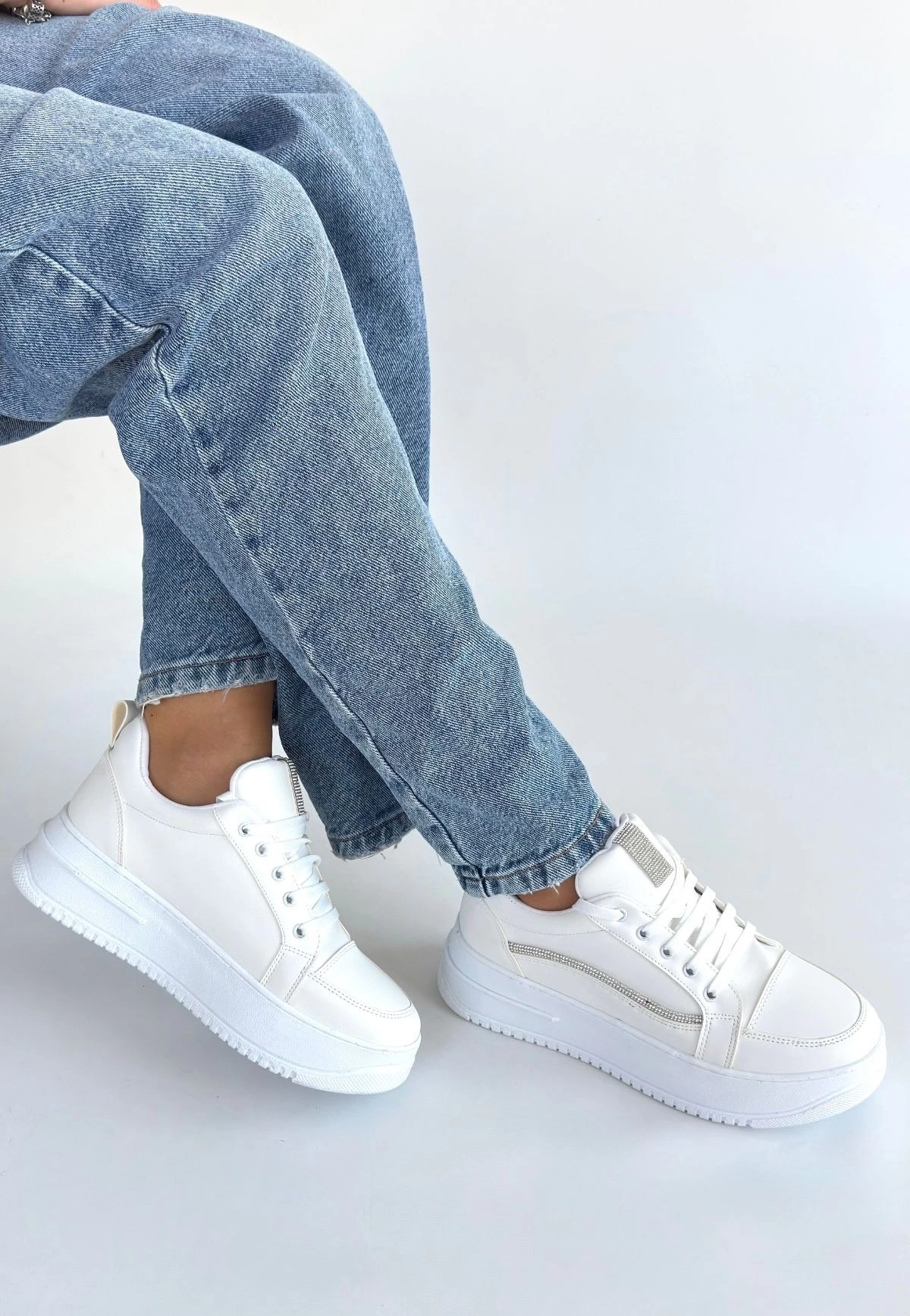 1232212_natte-beyaz-cilt-bagcikli-spor-ayakkabi-386809750-sw1200sh1736.png Natte Beyaz Cilt Bağcıklı Spor Ayakkabı (Numara: 38) - Görsel 3