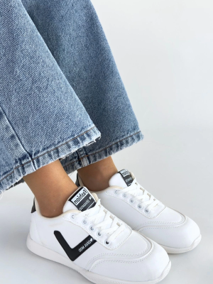 Jowen Beyaz Cilt Siyah Detaylı Bağcıklı Spor Ayakkabı (Numara: 39)