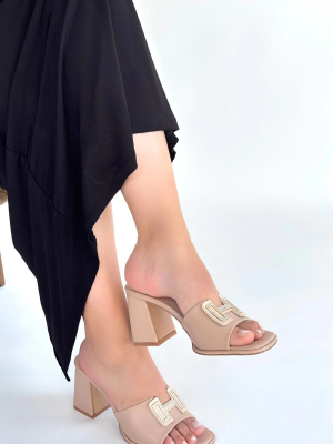 Caren Bej Cilt Topuklu Terlik (Numara: 38)