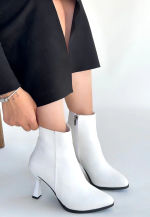 Mişha Beyaz Cilt Topuklu Bot (Numara: 40)